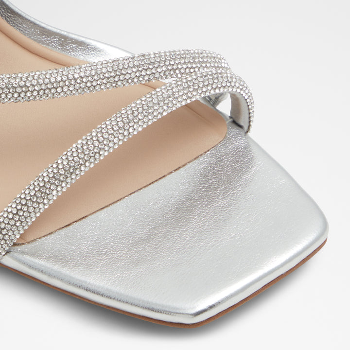 Mules em prateado, salto em funil - JEWELLA