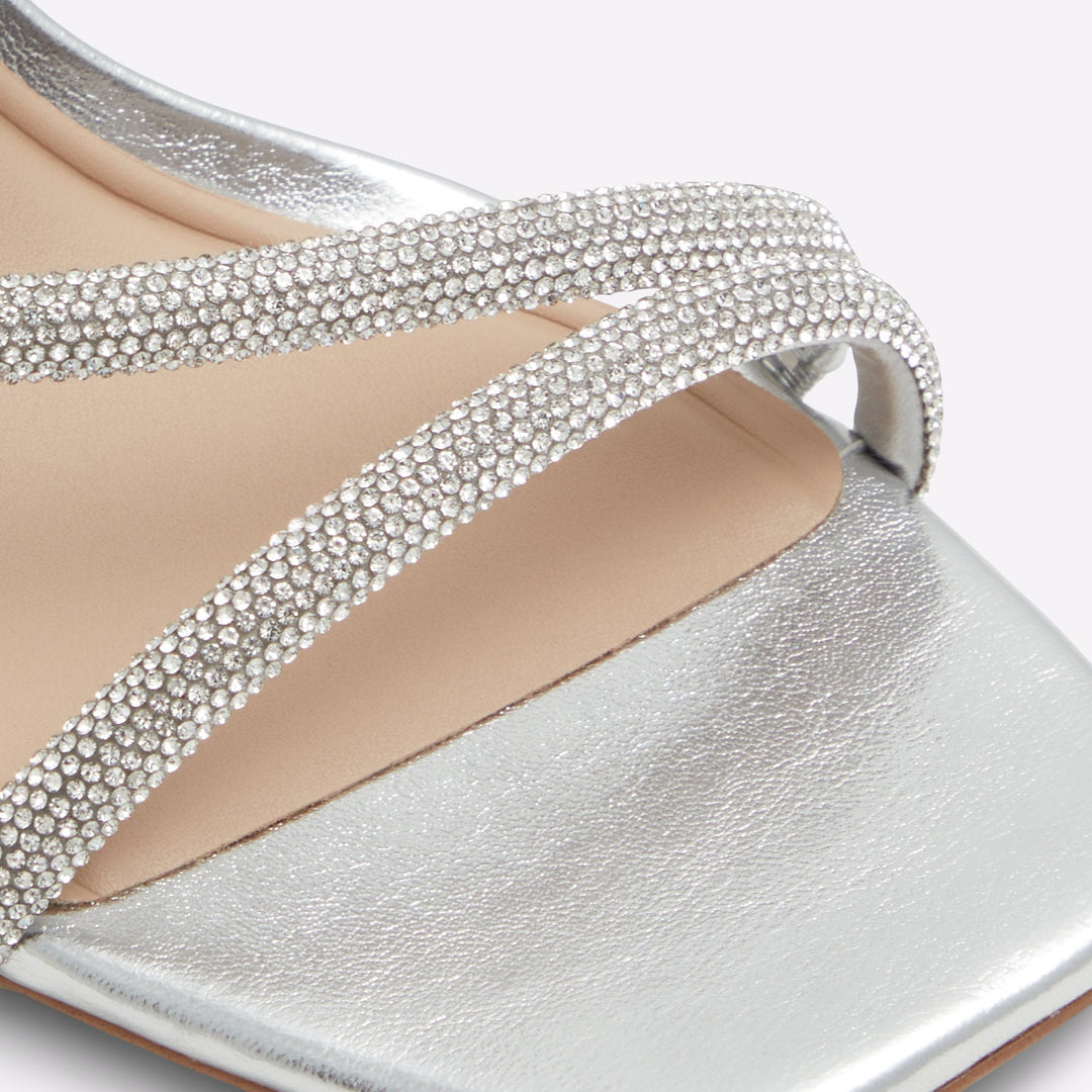 Mules em prateado, salto em funil - JEWELLA