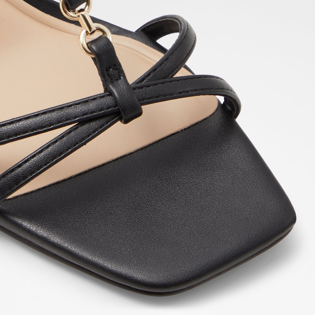 Sandálias em preto, salto fino - JOSEFINA