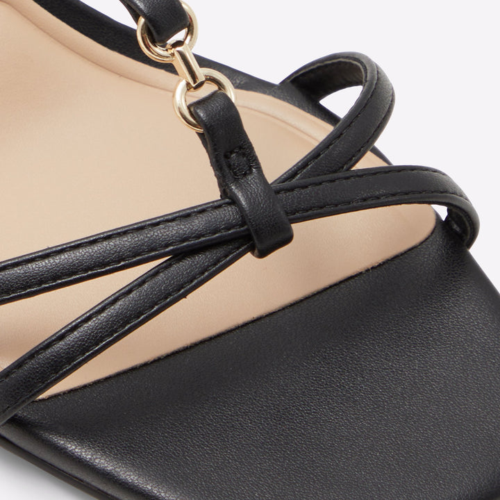 Sandálias em preto, salto fino - JOSEFINA