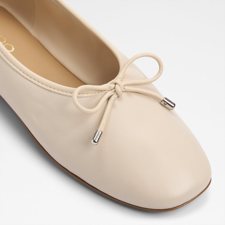 Sabrinas rasas em pele bege - JOSELIE