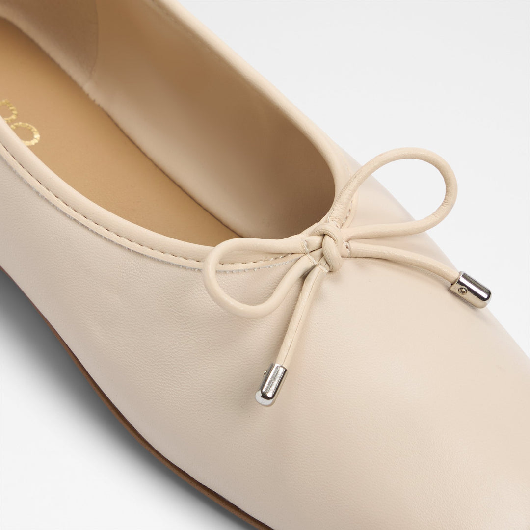 Sabrinas rasas em pele bege - JOSELIE