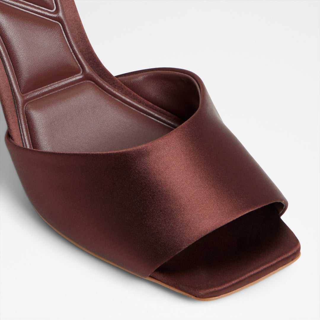 Sandálias em castanho, salto fino - KAIASIEN