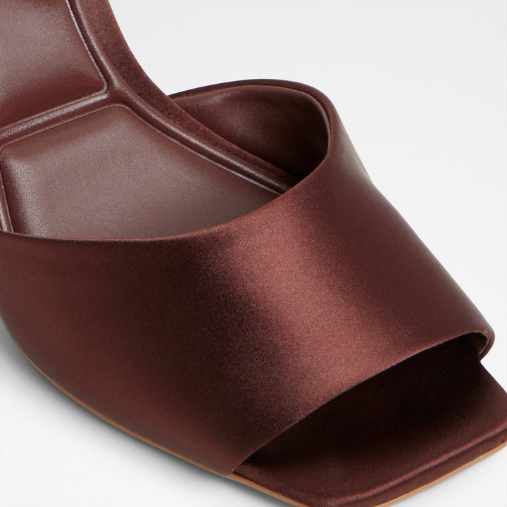 Sandálias em castanho, salto fino - KAIASIEN