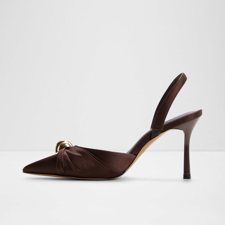 Sapatos em castanho, salto fino - LARSYNN