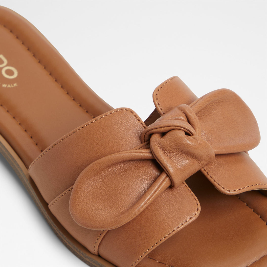 Sandálias rasas em pele cognac - LAVINIA