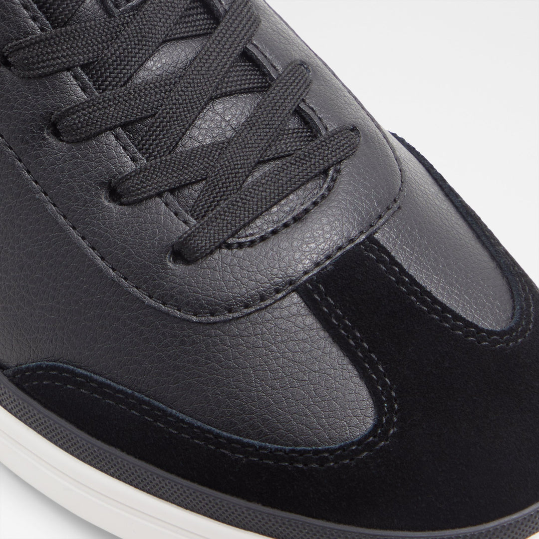 Sapatilhas em preto - LIDO