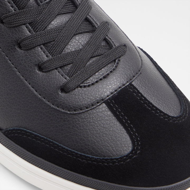 Sapatilhas em preto - LIDO