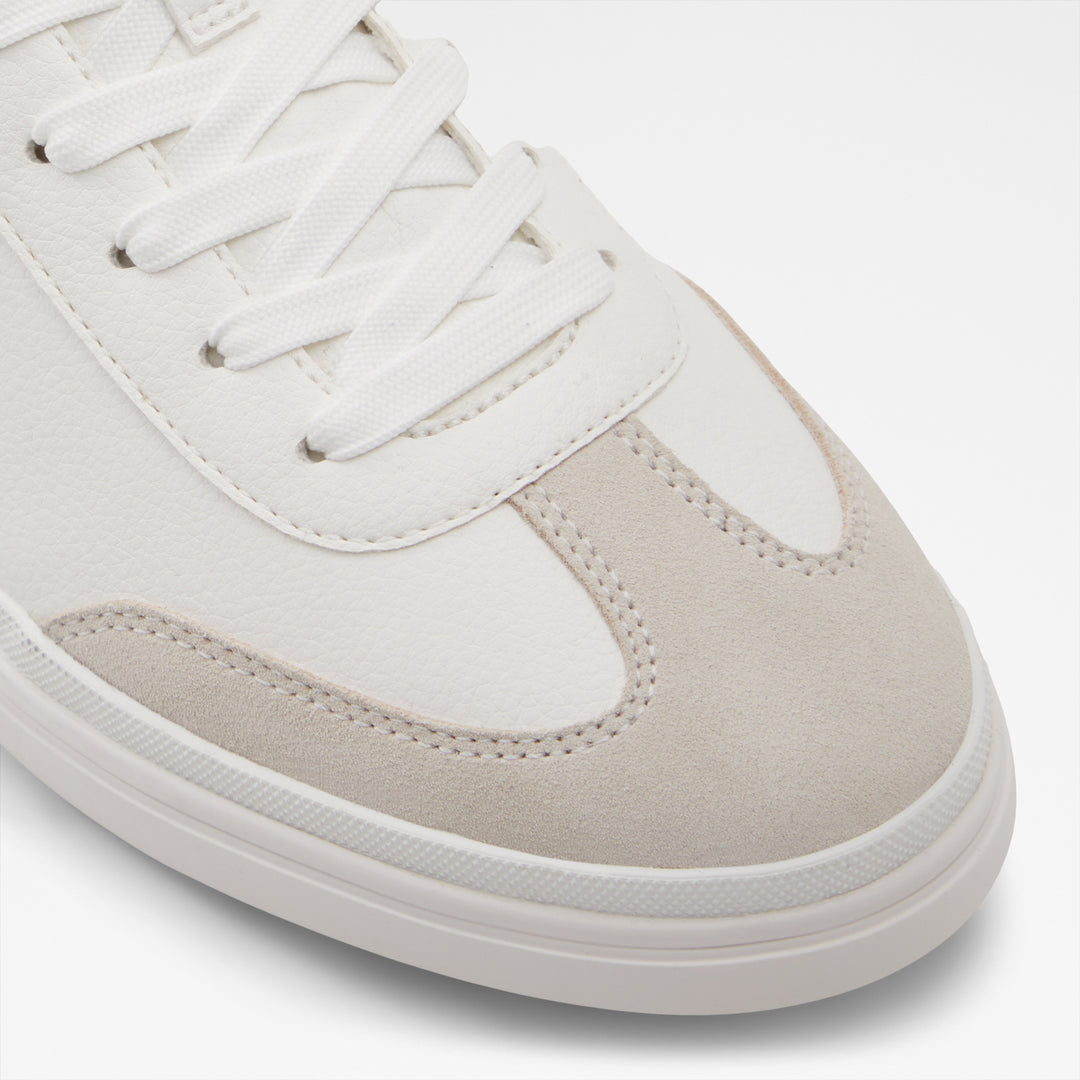 Sapatilhas em branco - LIDO