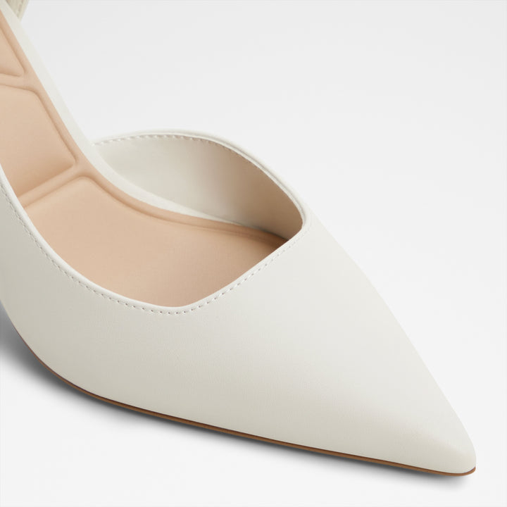Sapatos em branco cru, salto fino - LIVIANNA