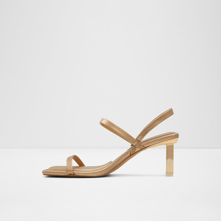 Sandálias em dourado, salto em bloco - LOKURR