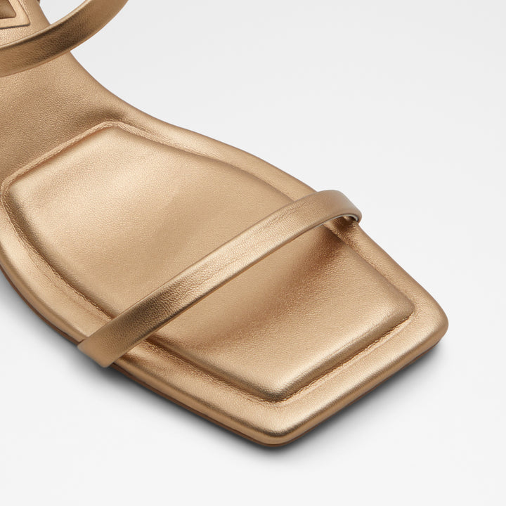 Sandálias em dourado, salto em bloco - LOKURR