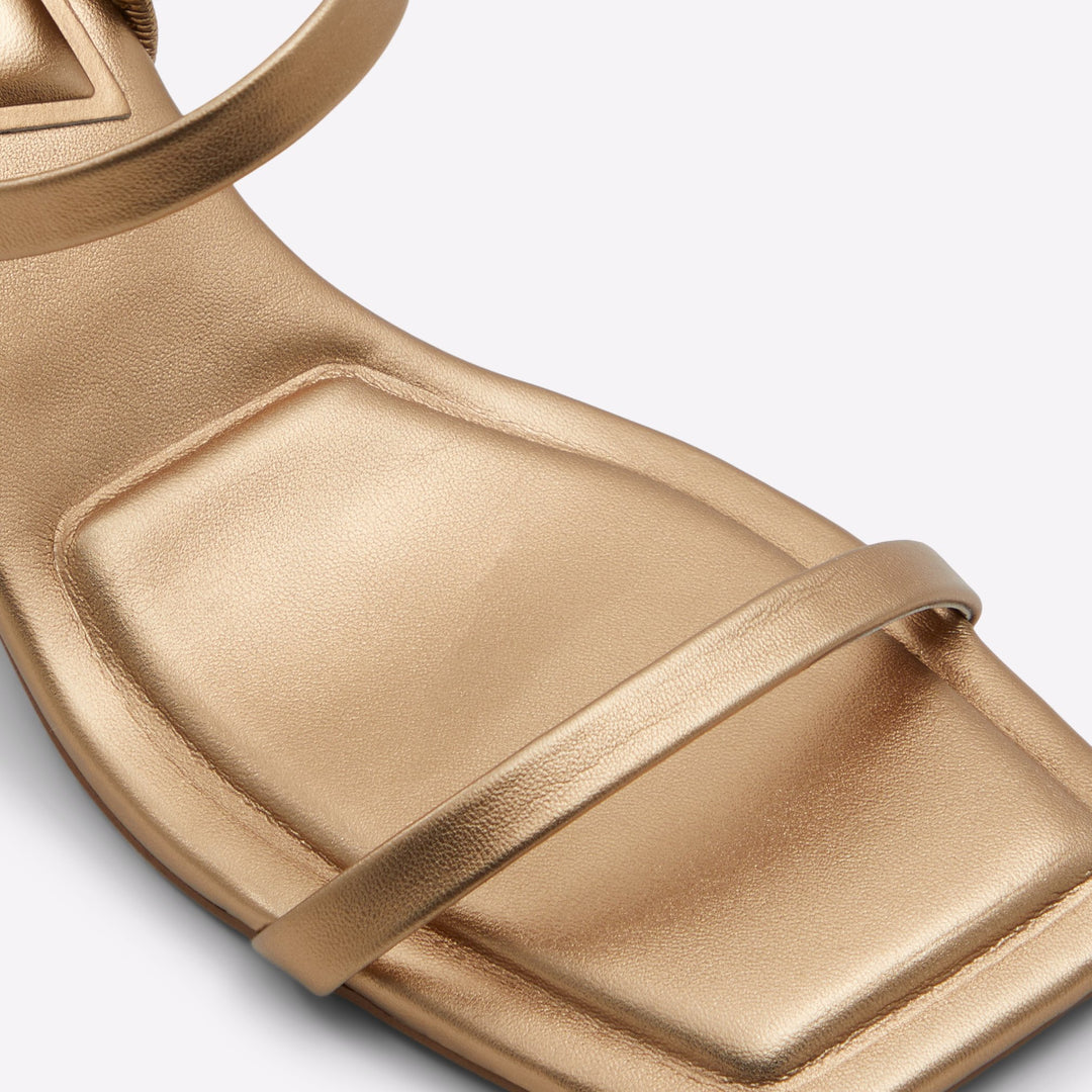 Sandálias em dourado, salto em bloco - LOKURR