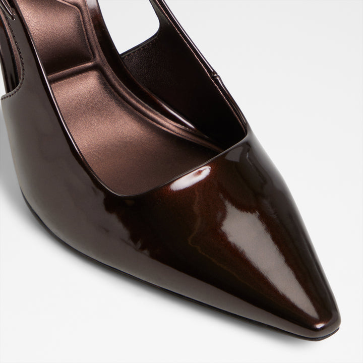 Sapatos em castanho, salto fino - MARYSA