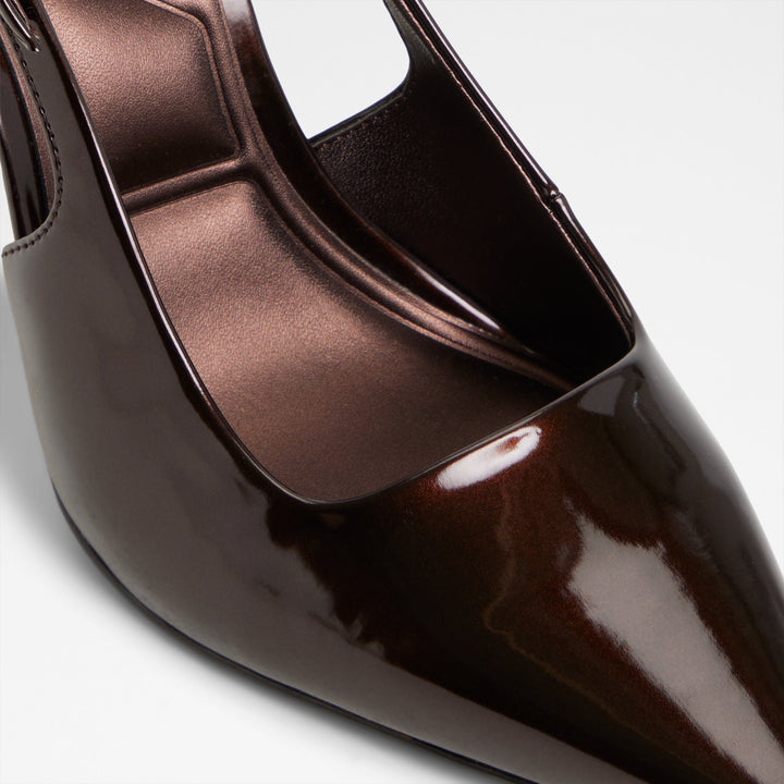 Sapatos em castanho, salto fino - MARYSA