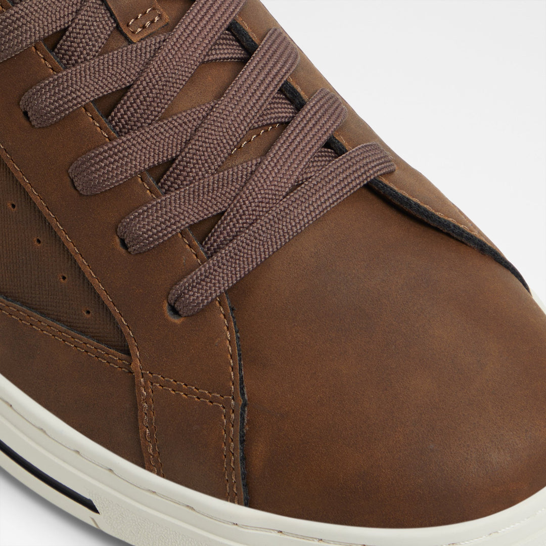 Sapatilhas em castanho - MATCHPOINT