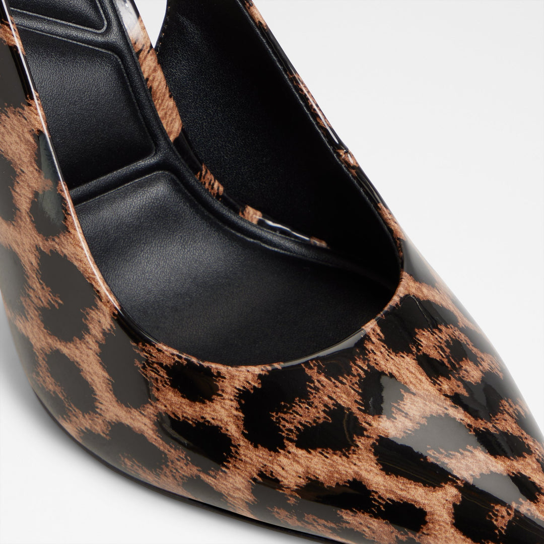 Sapatos em verniz preto, salto fino - MESARTHIM