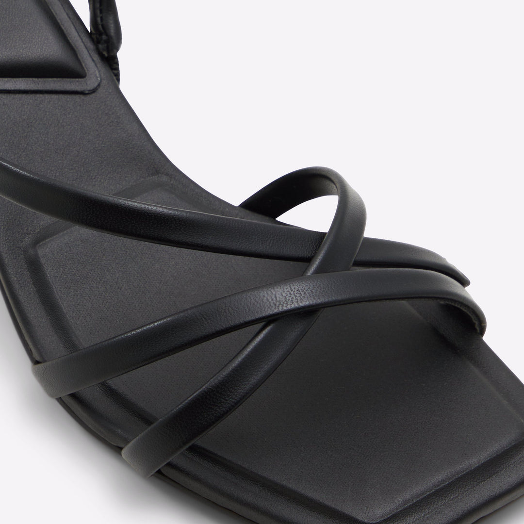 Sandálias em preto, salto em bloco - MINIMA