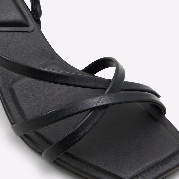 Sandálias em preto, salto em bloco - MINIMA