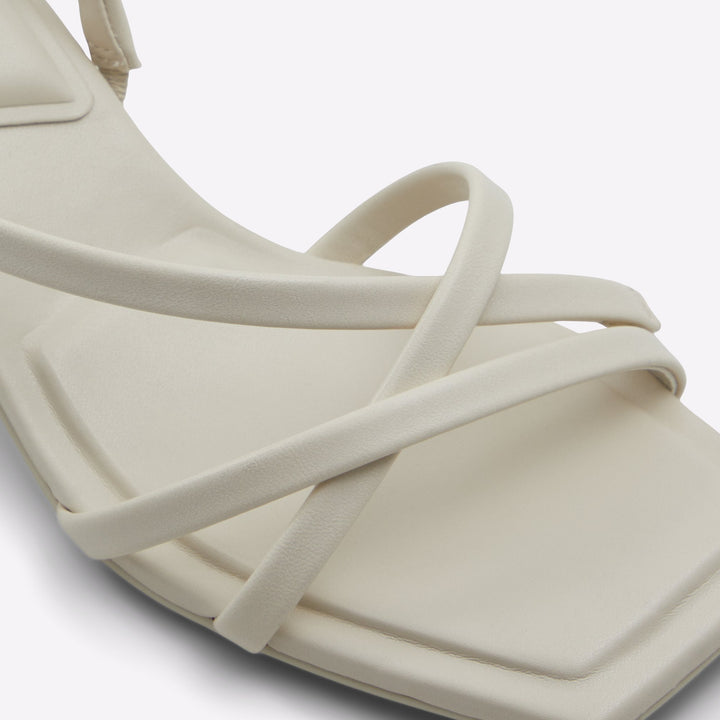 Sandálias em branco cru, salto em bloco - MINIMA