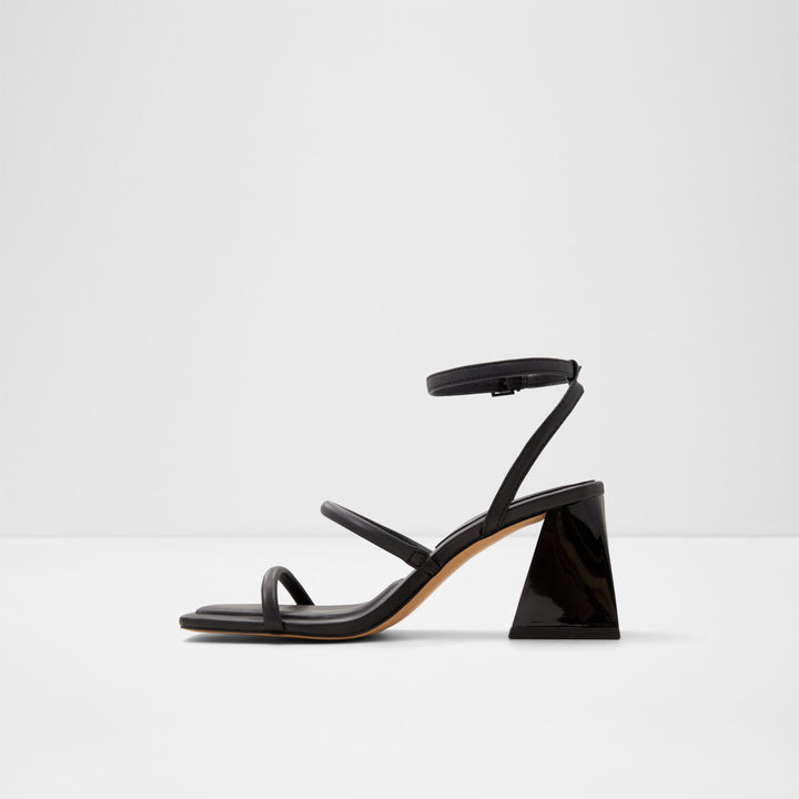 Sandálias em preto, salto em bloco - MIRAN