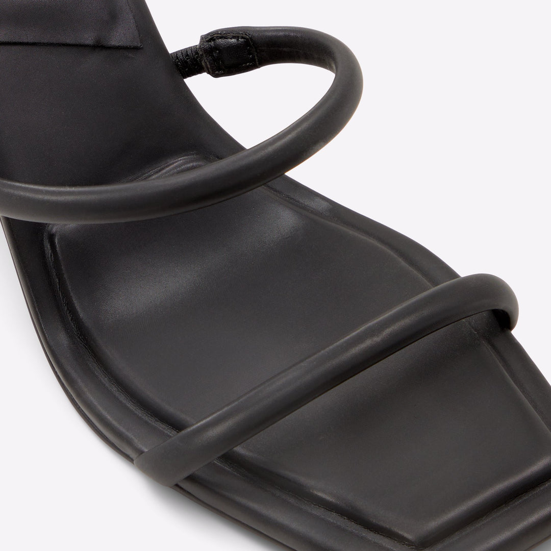 Sandálias em preto, salto em bloco - MIRAN