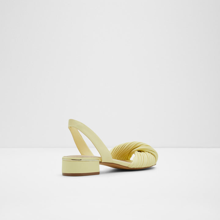 Sandálias rasas em amarelo - NABILA