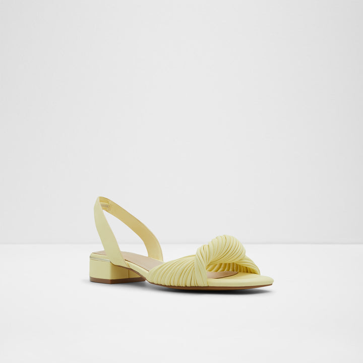 Sandálias rasas em amarelo - NABILA