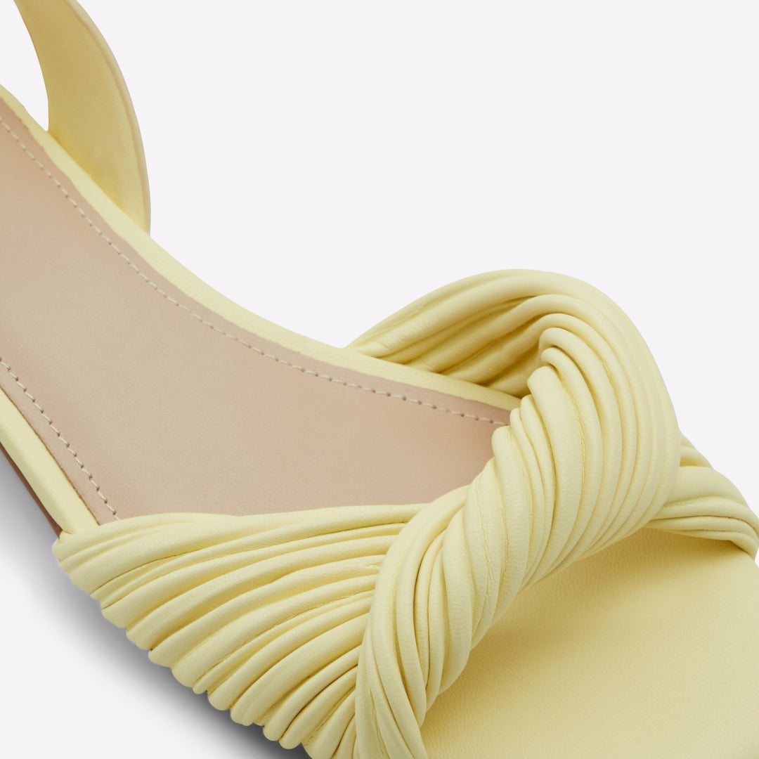 Sandálias rasas em amarelo - NABILA