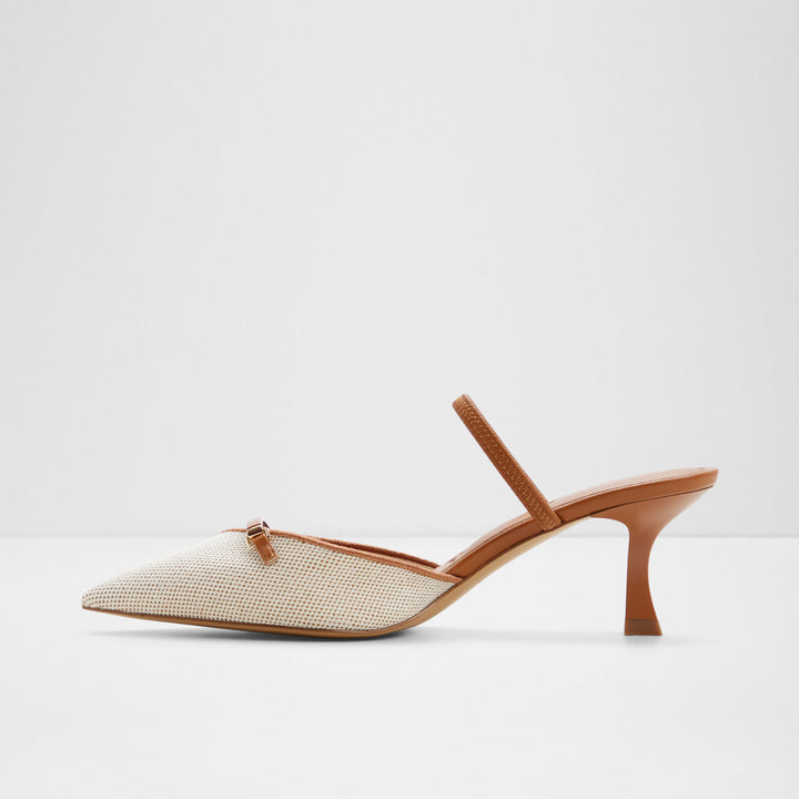 Sapatos em cognac, salto em funil - NAILAH