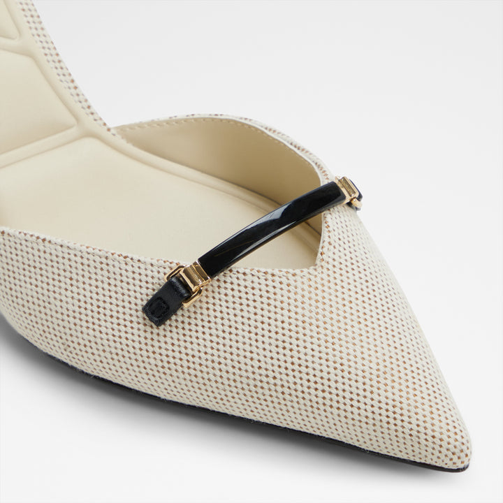 Sapatos em bege, salto em funil - NAILAH