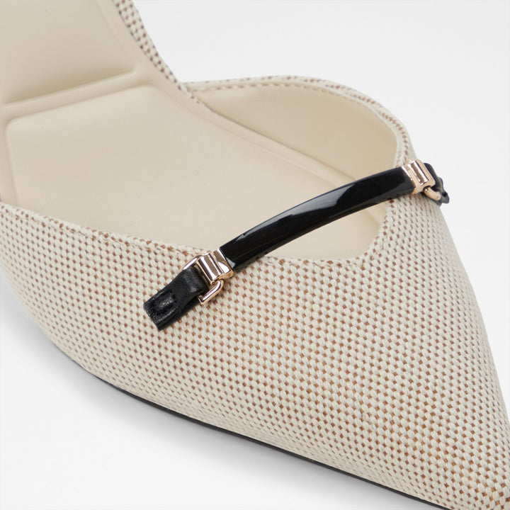 Sapatos em bege, salto em funil - NAILAH