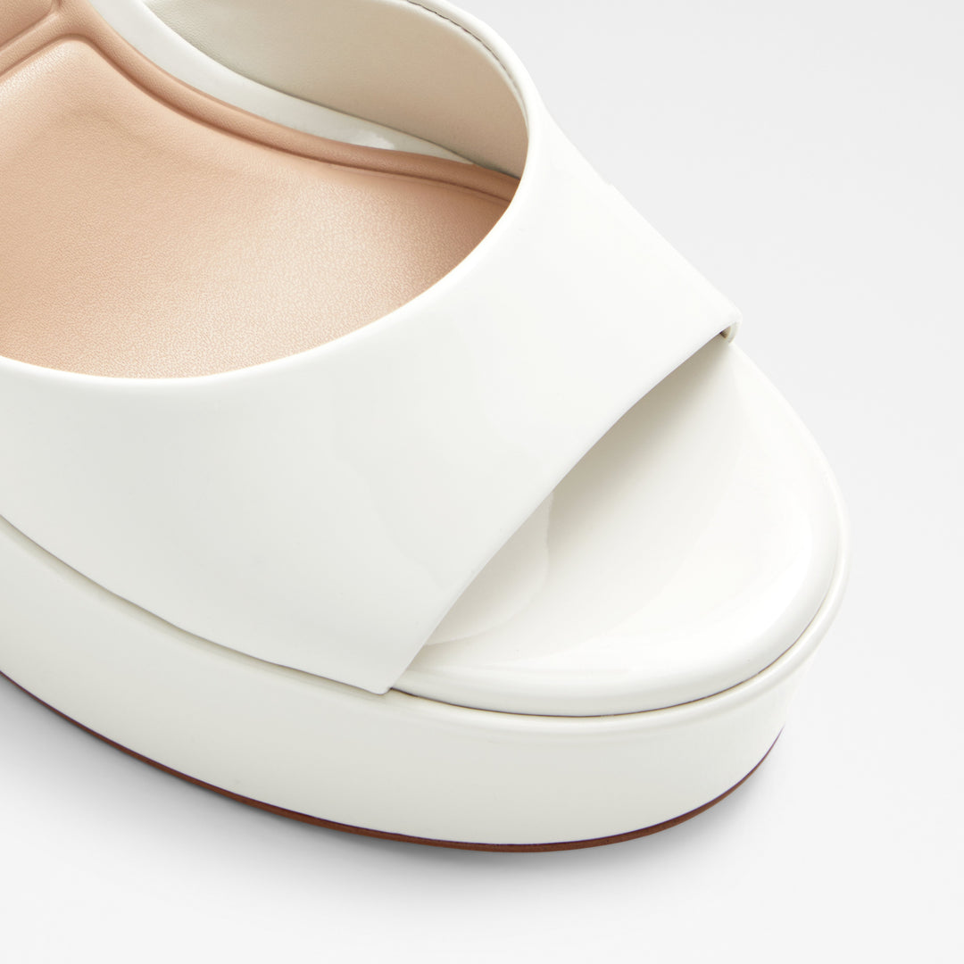 Sandálias em verniz branco, salto em bloco com plataforma - NISSA