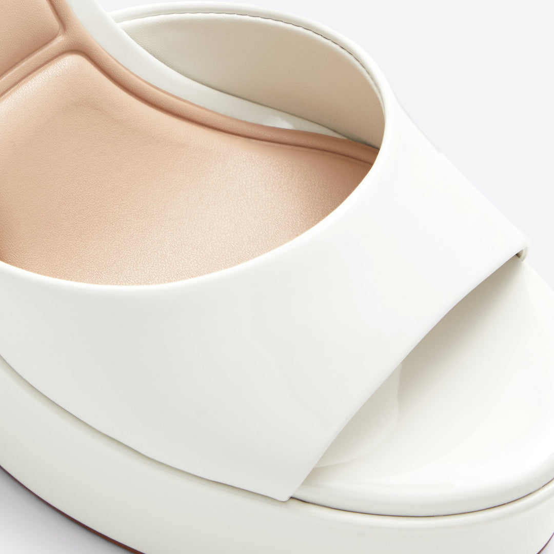 Sandálias em verniz branco, salto em bloco com plataforma - NISSA