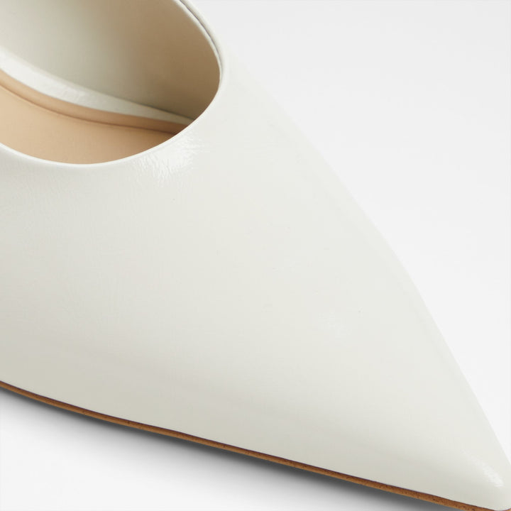 Sapatos em pele branco, salto em funil - OCEWETH