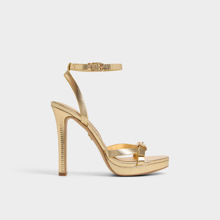 Sandálias em dourado, salto fino com plataforma - ONAONWAN