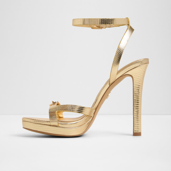 Sandálias em dourado, salto fino com plataforma - ONAONWAN