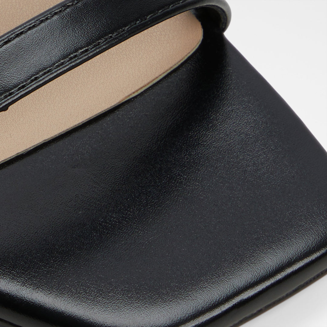 Sandálias em preto, salto fino - PARAGON