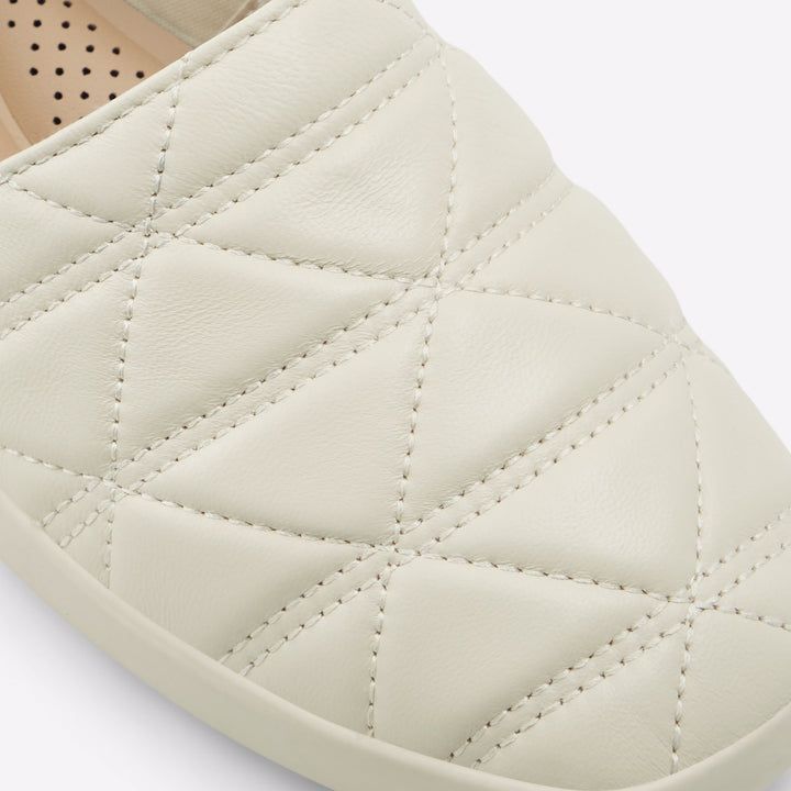 Sapatos rasos em pele branco cru - QUILTEN