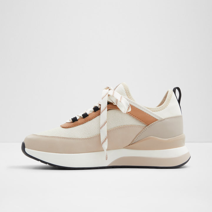 Sapatilhas rasas em bege - QUILTYN