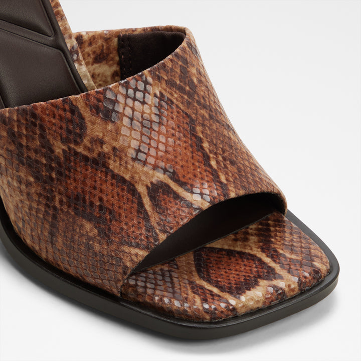 Mules em castanho, salto em bloco - RE-SOPHIA