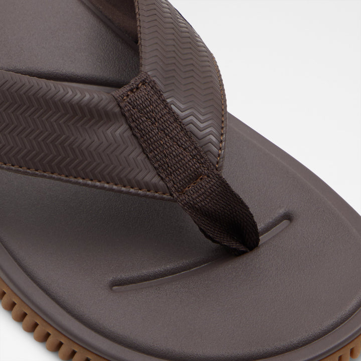 Sandálias em castanho - RIPTIDE