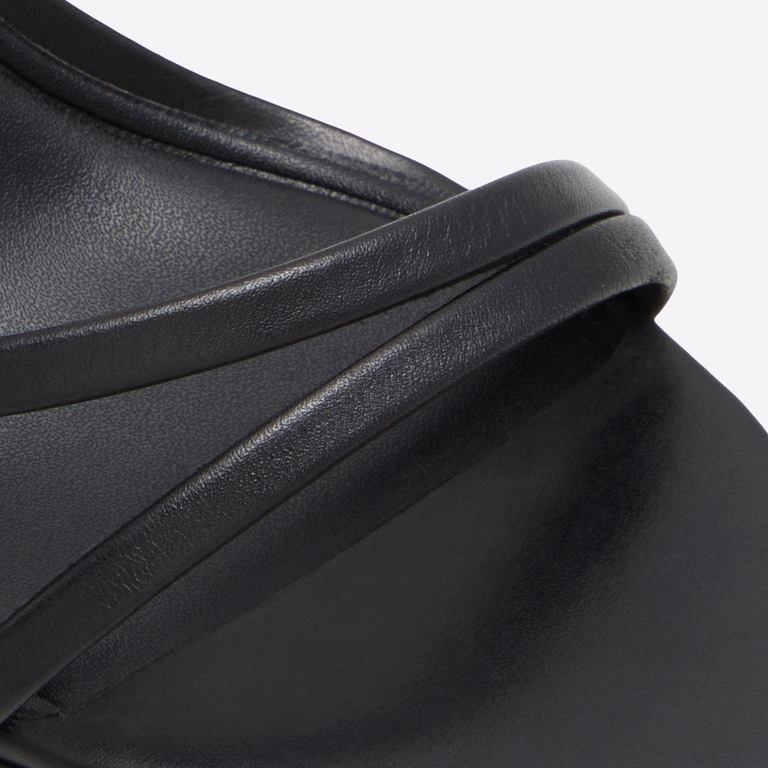 Sandálias em preto, salto em bloco - ROSALIND