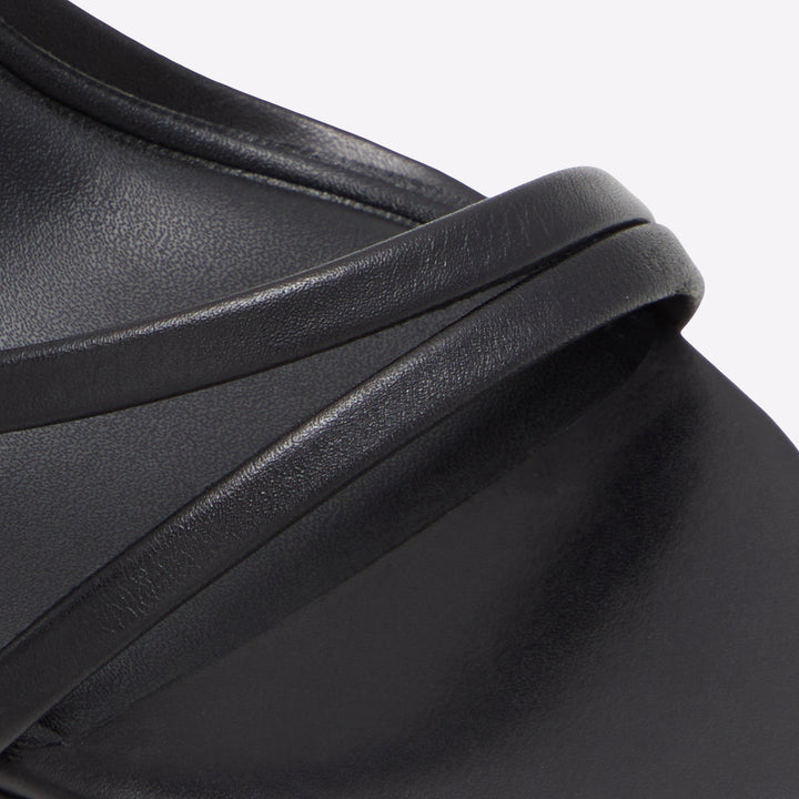 Sandálias em preto, salto em bloco - ROSALIND