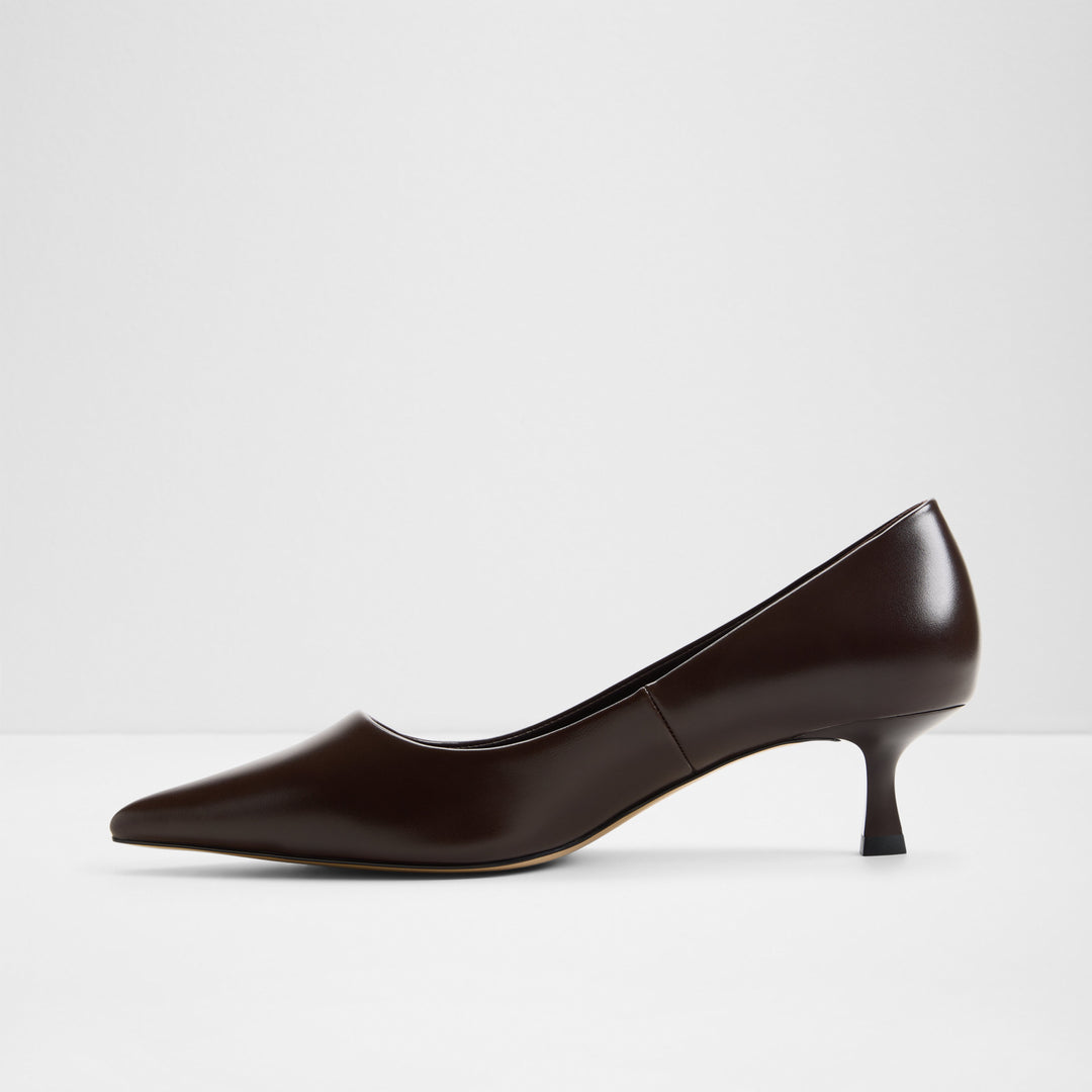 Sapatos em castanho, salto fino - RUPARI