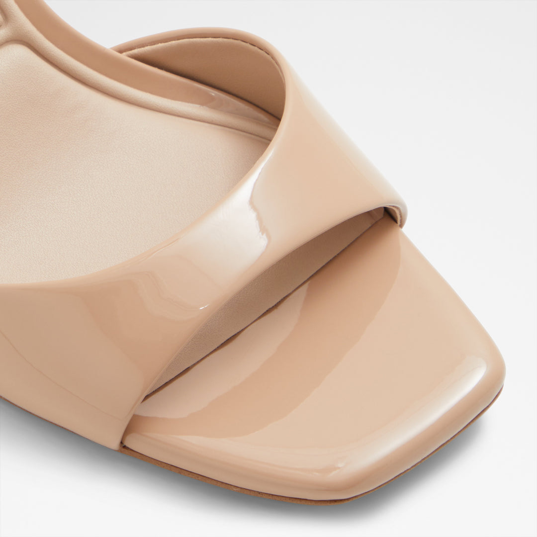 Sandálias em verniz bege, salto fino - SAKE