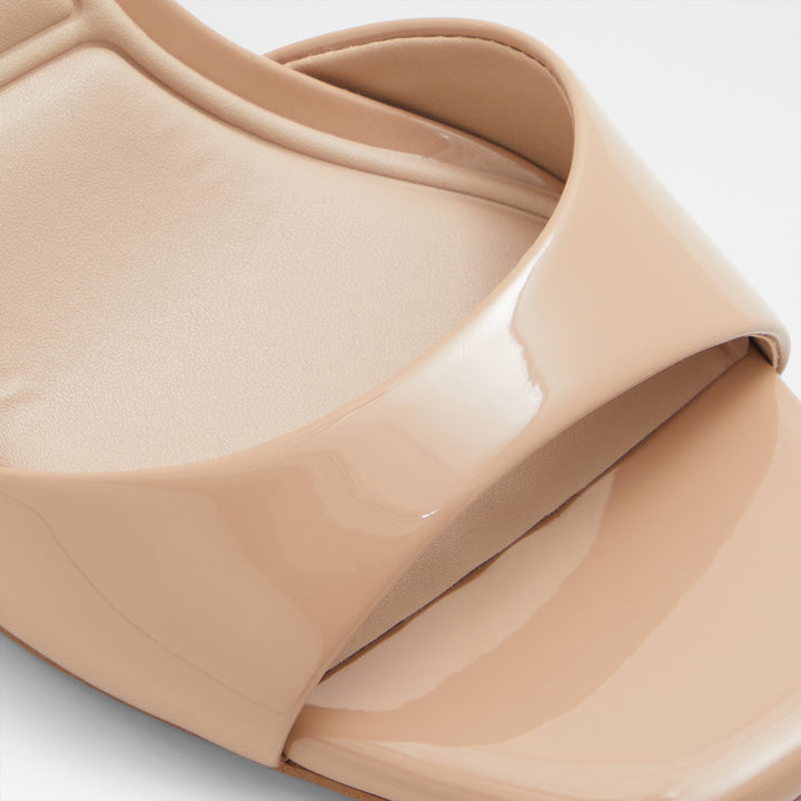 Sandálias em verniz bege, salto fino - SAKE