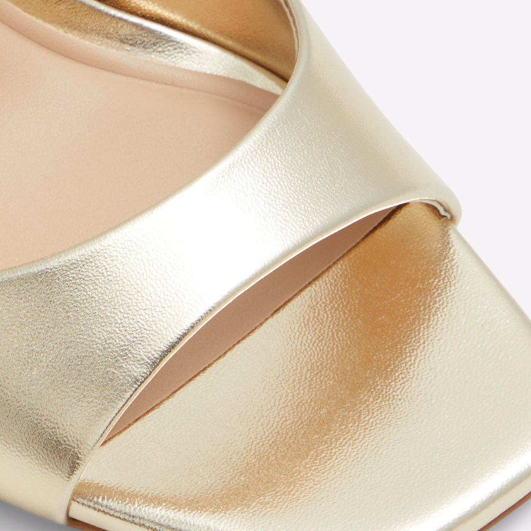 Sandálias em dourado, salto fino - SAKE