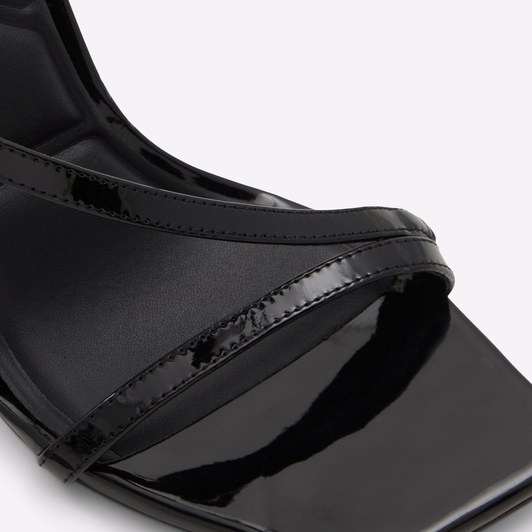 Sandálias em verniz preto, salto fino - SCINTILLA