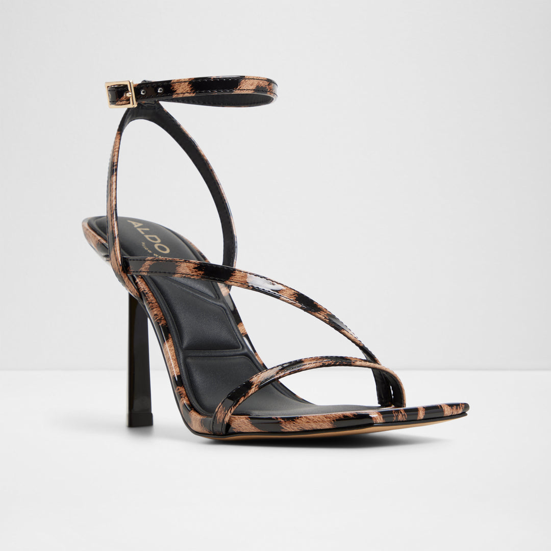 Sandálias em verniz preto, salto fino - SCINTILLA